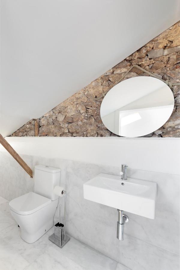 Room Lusiadas With Private Bathroom Lisbon Luaran gambar